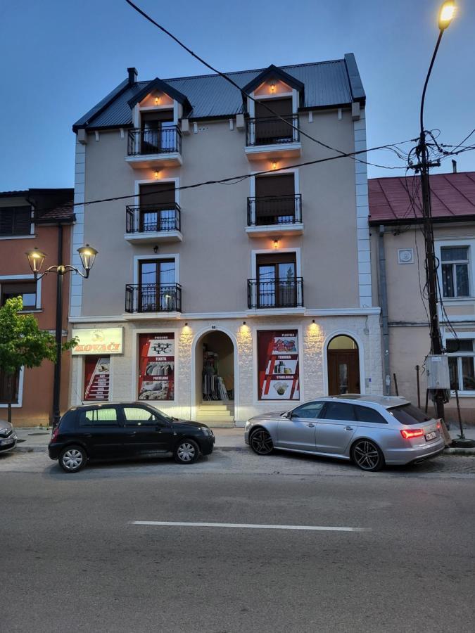 Lux Apartmani Bajova Cetinje Buitenkant foto