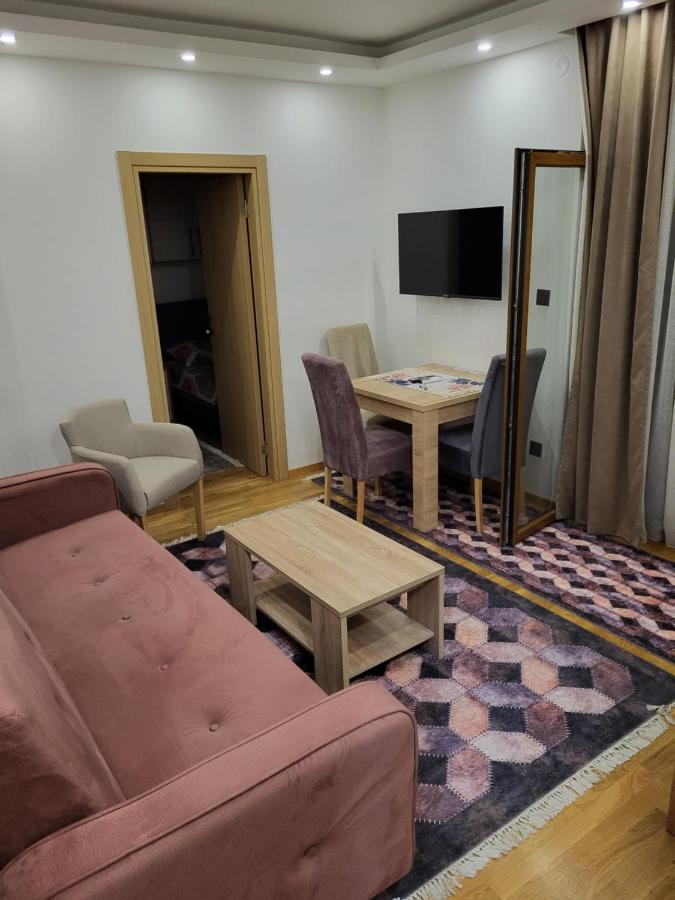 Lux Apartmani Bajova Cetinje Buitenkant foto