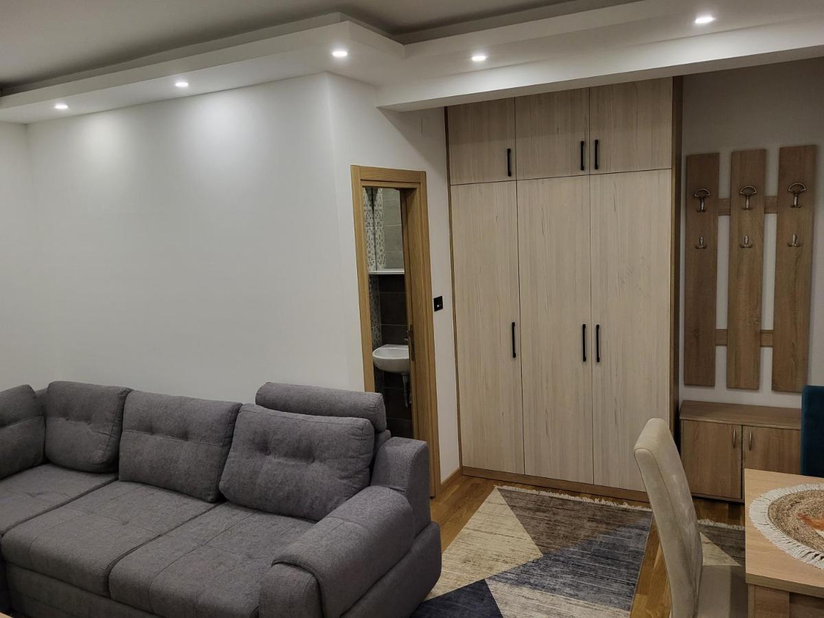 Lux Apartmani Bajova Cetinje Buitenkant foto