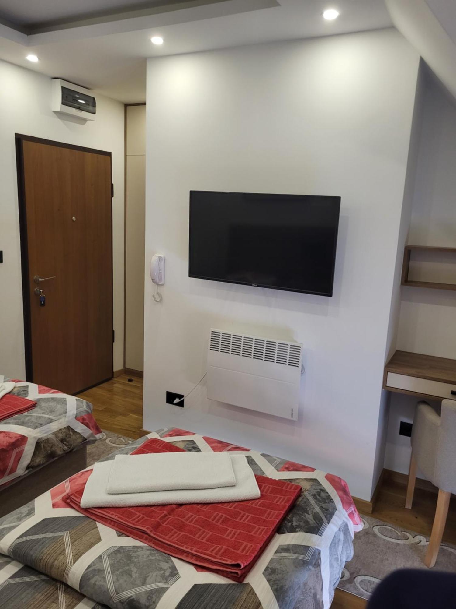 Lux Apartmani Bajova Cetinje Buitenkant foto