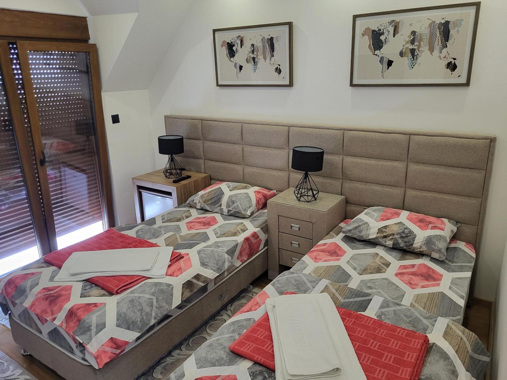Lux Apartmani Bajova Cetinje Buitenkant foto